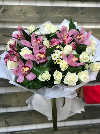 Букет цветов из: Розы и Хризантемы в Старой Купавне