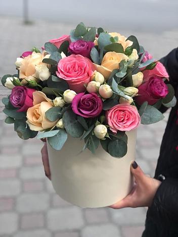 Цветочная композиция из Розы в шляпной коробке в Старой Купавне