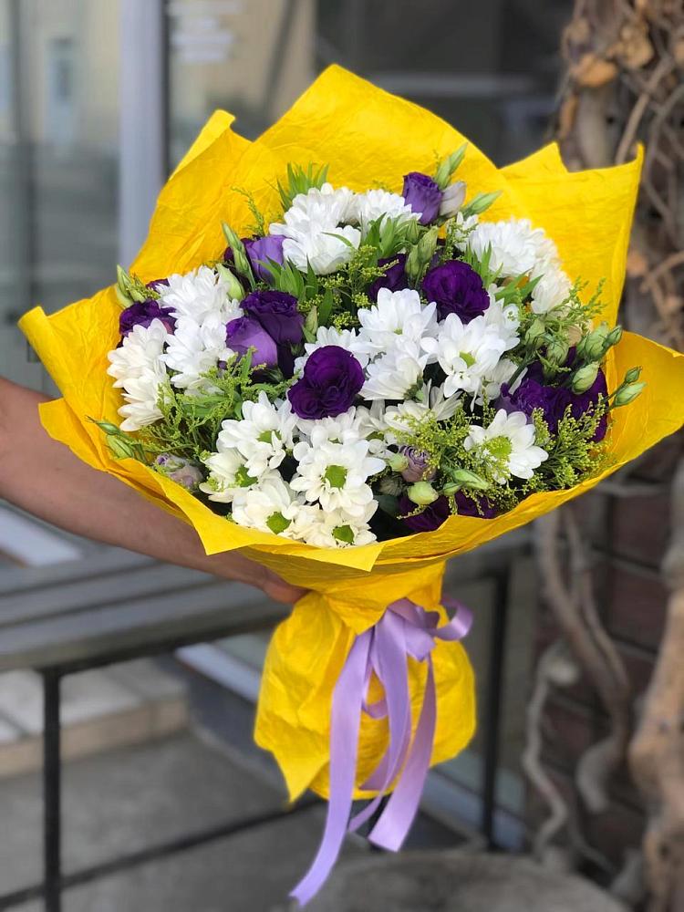 Букет цветов из: Ирисы, Хризантемы и Ромашки в Старой Купавне