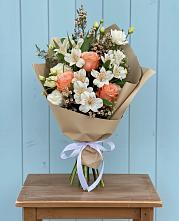 Букет цветов из:  Альстромерии, Лизиантусы, Розы и Хризантемы в Старой Купавне