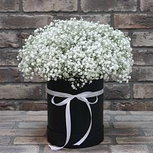 Цветочная композиция из Гипсофила в шляпной коробке в Старой Купавне
