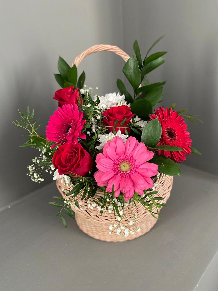 Цветочная композиция из Розы, Хризантемы и Герберы в корзине в Старой Купавне