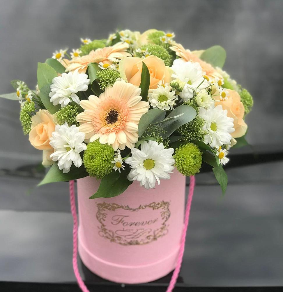 Цветочная композиция из Розы, Герберы и Хризантемы в шляпной коробке в Старой Купавне