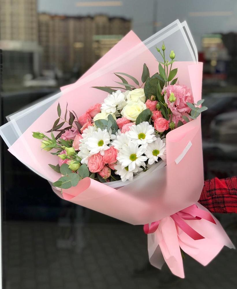Букет нежный в Старой Купавне Букет цветов из: Розы, Лизиантусы и Хризантемы в Старой Купавне